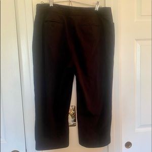 Nine & CO. by Nine West Woman’s Black Pants (capri length) size 10.